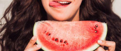 人们热衷吃瓜,揭秘网络八卦背后的文化现象