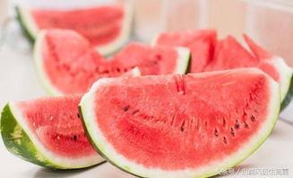 夏天吃瓜方式搞笑,解锁吃瓜新姿势,笑出“瓜”生